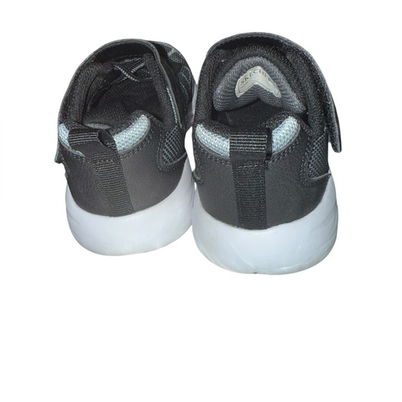 SKECHERS boy’s black and gray sneakers. Size 11 - Picture 2 of 7